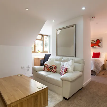 Hamble Retreat House, Studios And Lodge-2